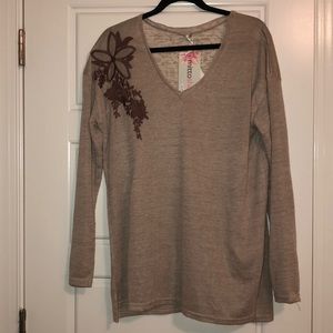 Cute Floral Long-Sleeve Shirt!